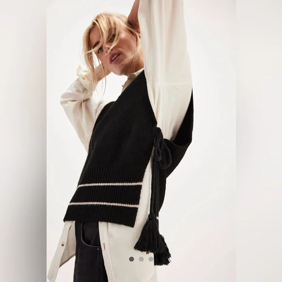 NWT FREE PEOPLE All Star Stripe Poncho In Black MSRP $68 - Picture 3 of 12